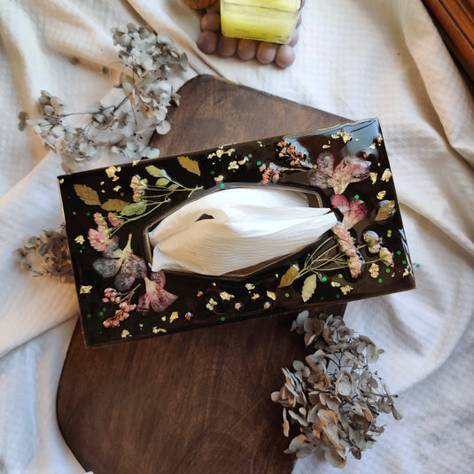 Resin tissue holder with real dried flowers